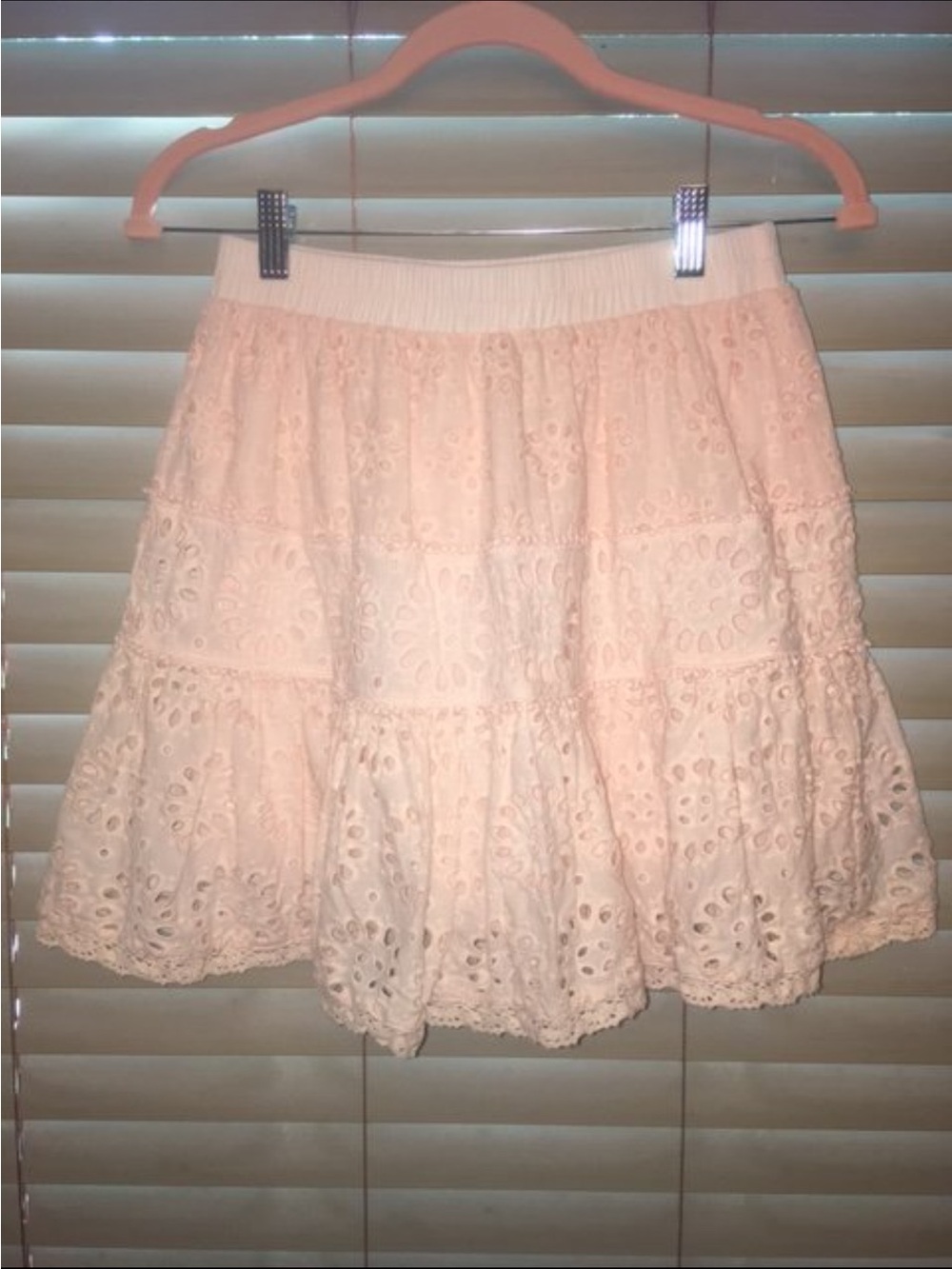 Stellar Eyelet Cotton Tiered Mini Skirt Pale Pink Medium EUC